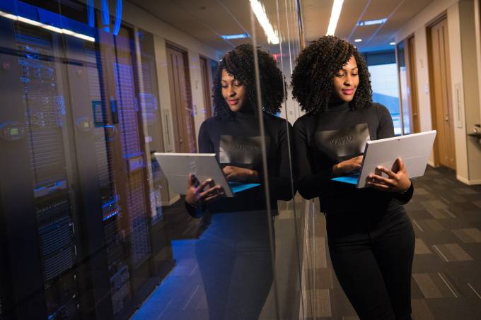 100 mil mulheres em tecnologia serão capacitadas pelos cursos gratuitos oferecidos pela Microsoft